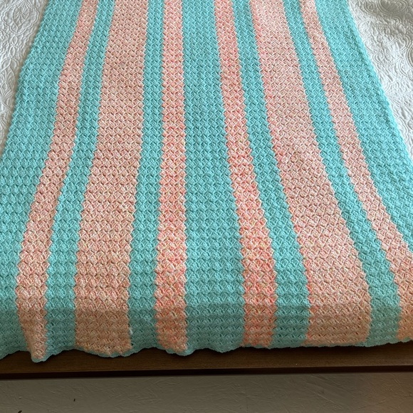 Hand made crochet baby blanket - Picture 2 of 8